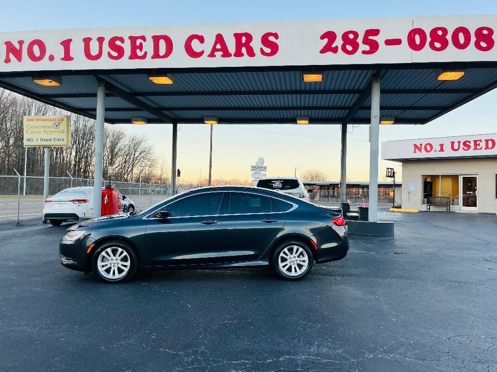 2017 Chrysler 200 LX's photo