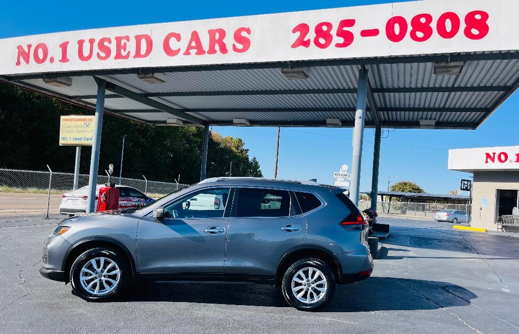 2020 Nissan Rogue SV's photo